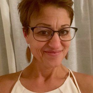 Hello! Thank you for looking through my closet. * pet friendly ~ non smoking